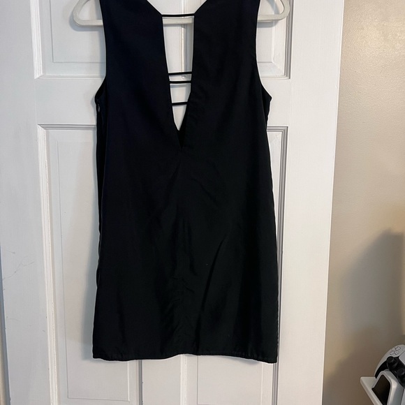 Plunged Neck & Back Black Sleeveless Dress - Picture 2 of 2